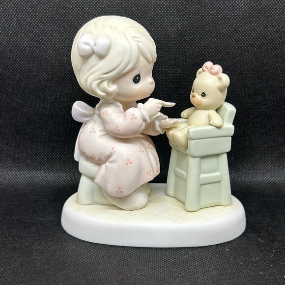 Precious Moments "Sharing" 1994 Members Only Figurine - Picture 1 of 6